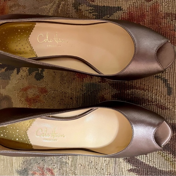 Lovely pair of Cole Haan Heels, size 7, with open toe and approx 3” heels - Picture 3 of 5